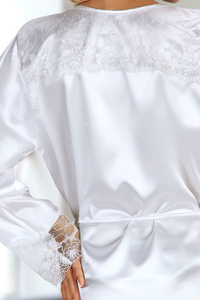 Beauty Night Fabienne White – satynowy szlafrok z koronką + figi